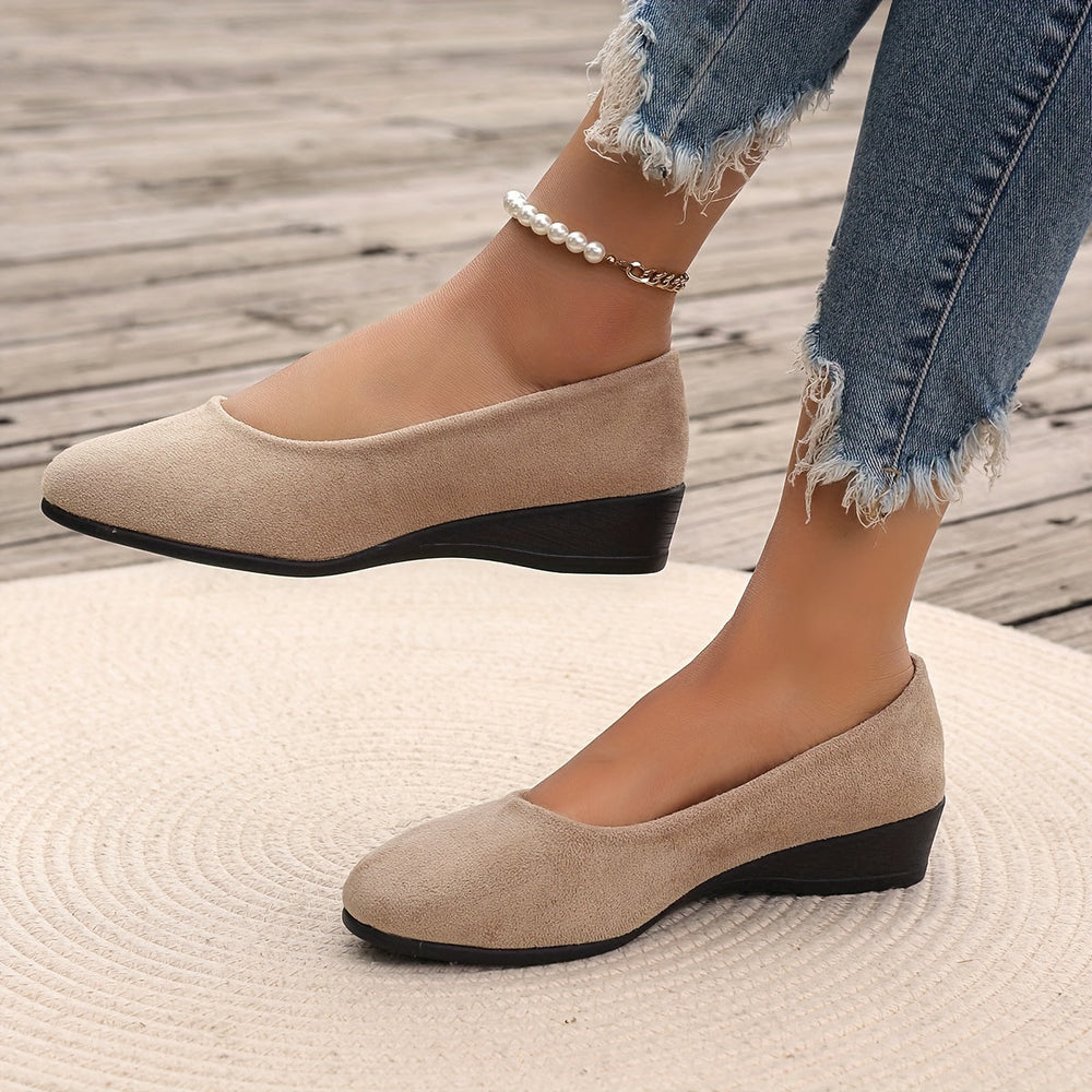 Women's low wedge ballerina flat in beige