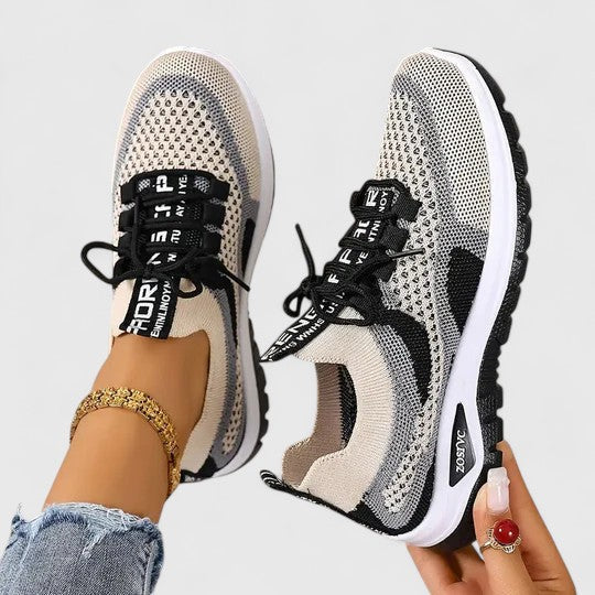 Colorblock mesh lace up cushioned running sneaker in black