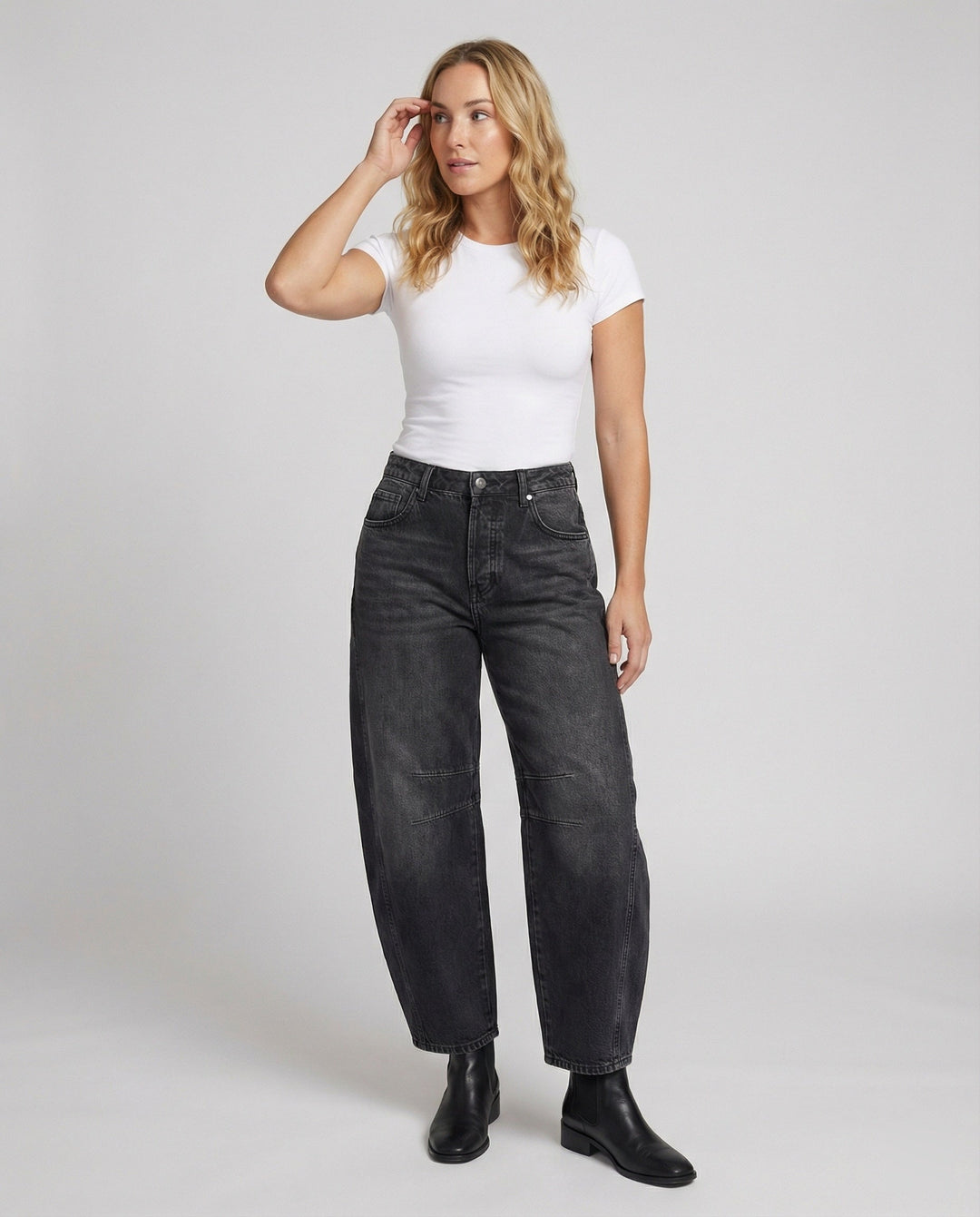 Women's mid rise barrel leg jeans in black